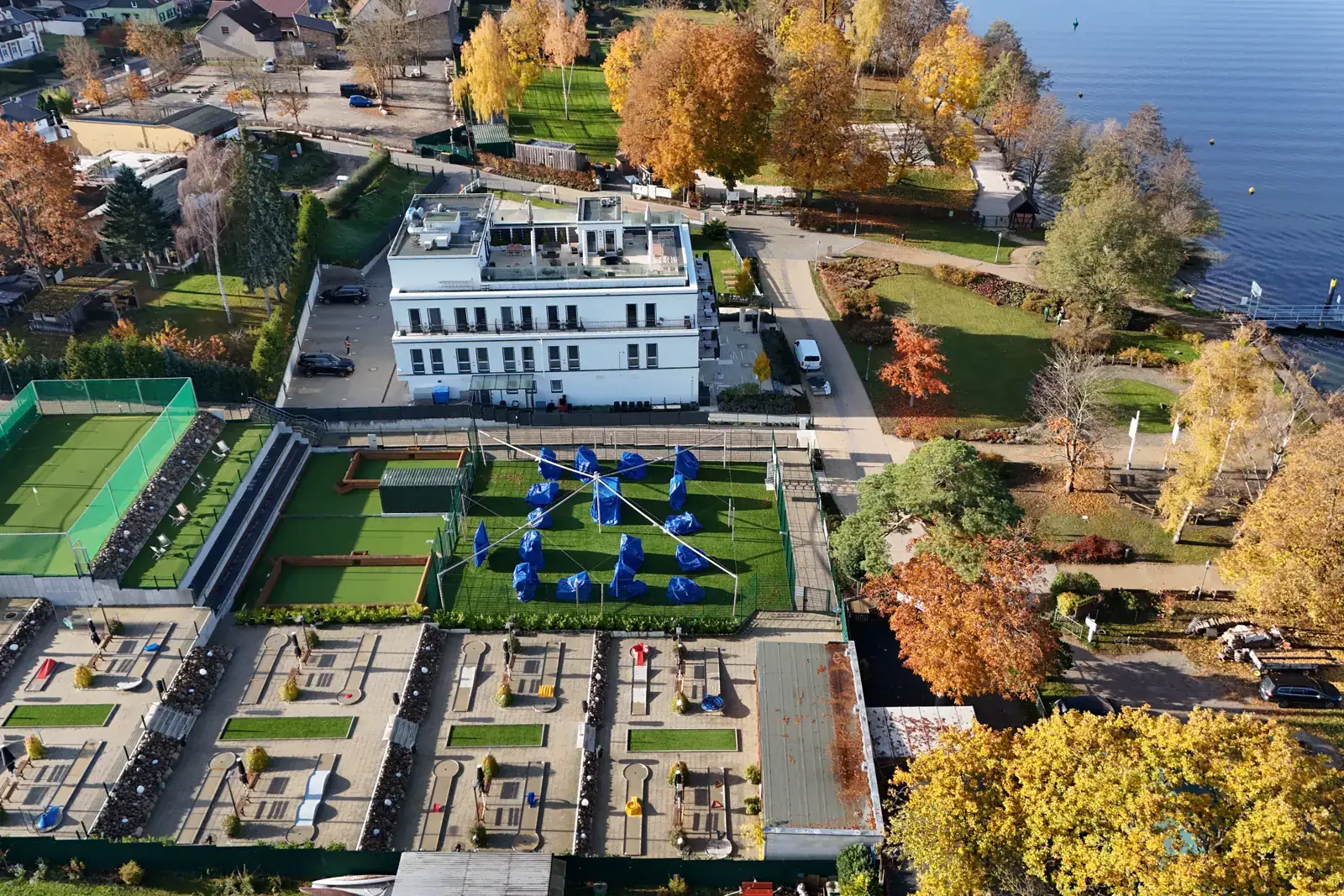 Luftbild von Altenhof am Werbellinsee im Herbst
